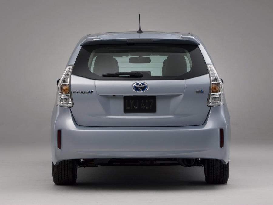  Toyota Prius MPV v 2011 года  (фото 20 из 30)